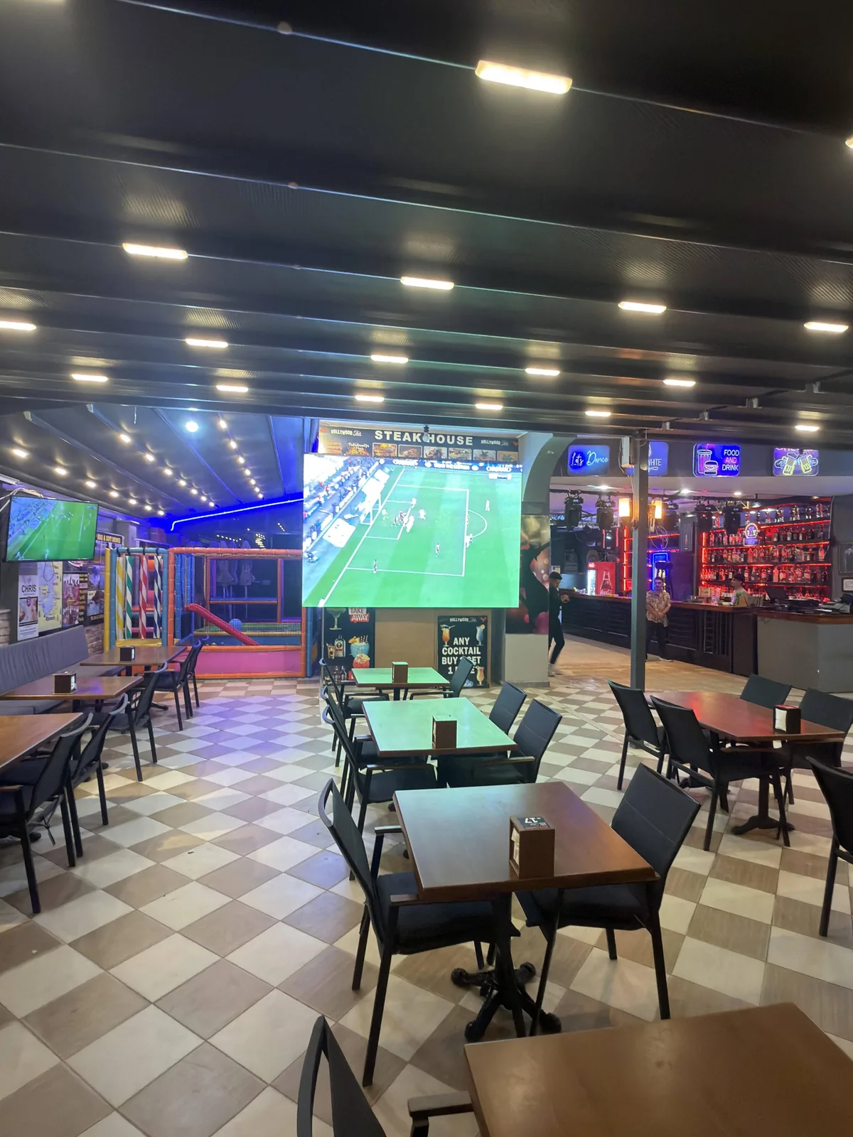 Hollywood Cafe